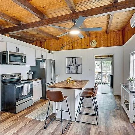 Lakefront Cottage In Secluded Cove Sunrise Beach Exterior photo