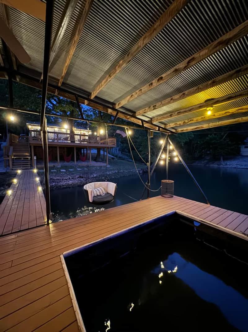Lakefront Cottage In Secluded Cove Sunrise Beach Exterior photo